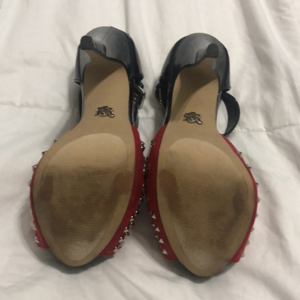High Heels - Picture 3 of 4